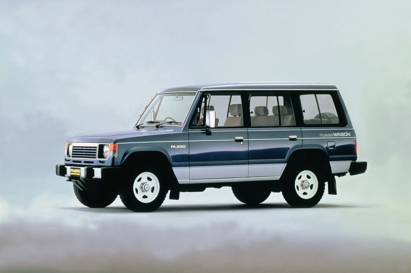 Mitsubishi_Pajero_1_generation__SUV_5-doors__3.jpg