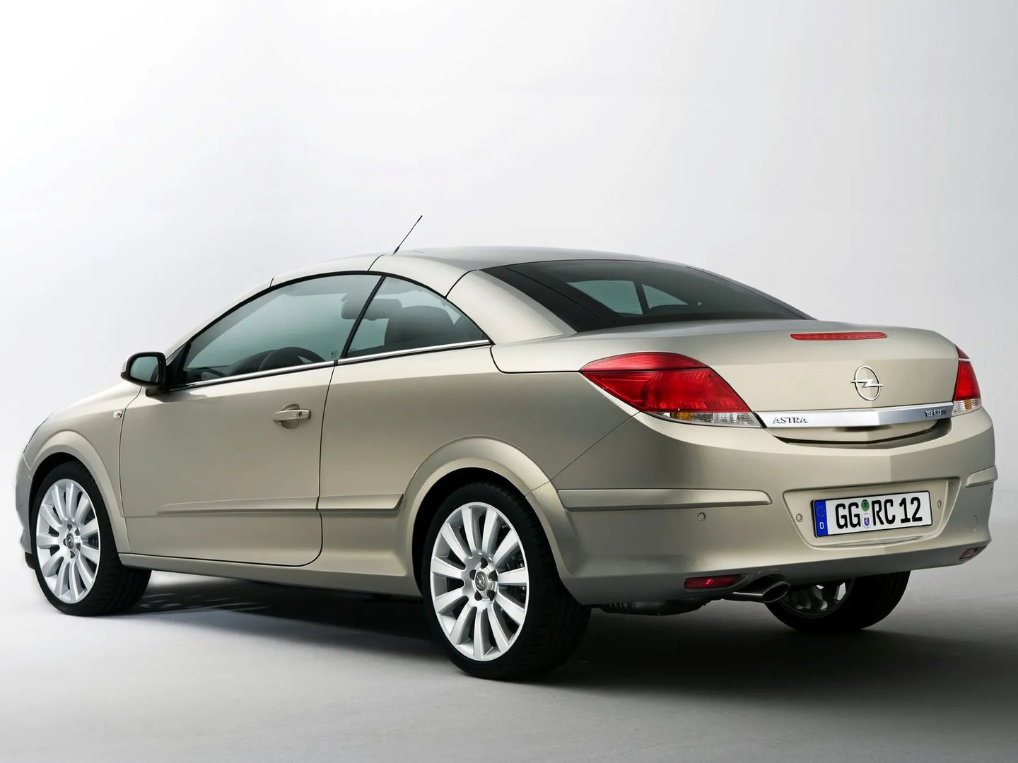 Opel_Astra_3_generation__Cabrio__2.jpg