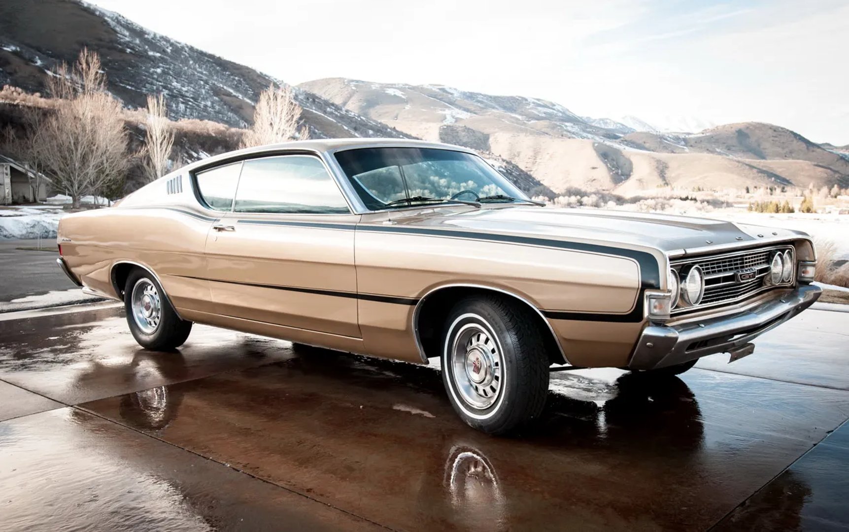 Ford_Fairlane_6_generation__Fastback__4.jpg