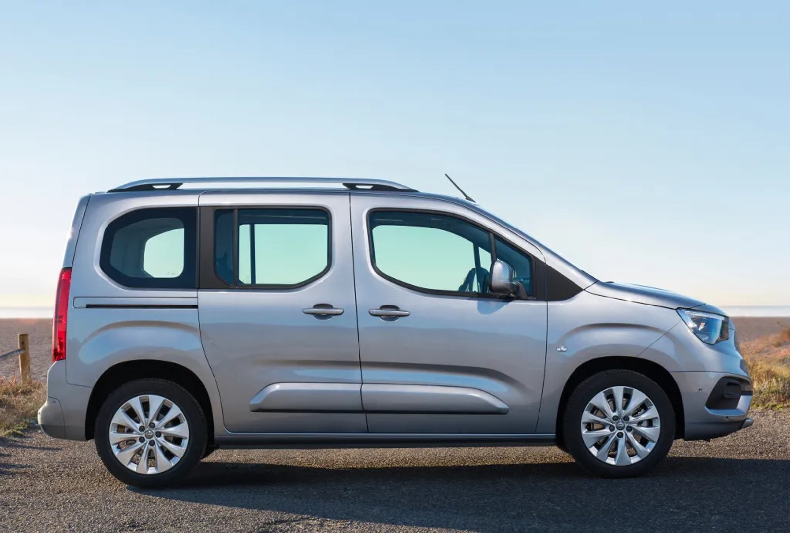 Opel_Combo_5_generation__Compact_Van__12.jpg