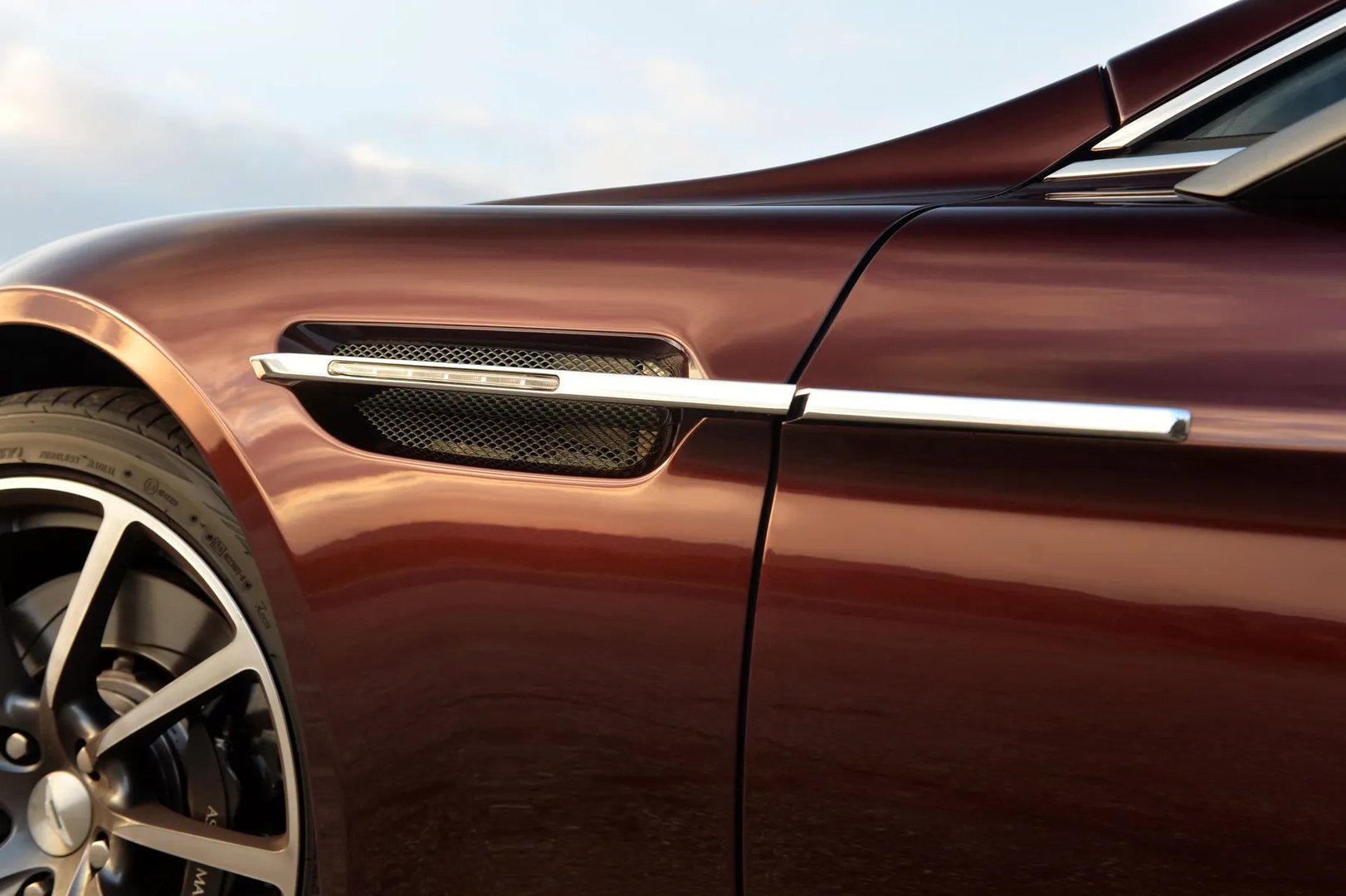 Aston Martin_Rapide_2_generation__Liftback__5.jpg