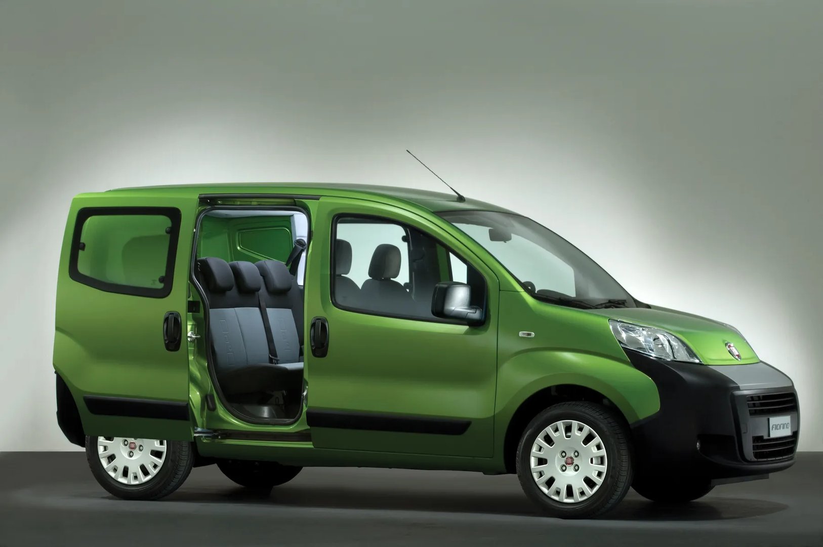 Fiat_Fiorino_3_generation__Minivan__2.jpg