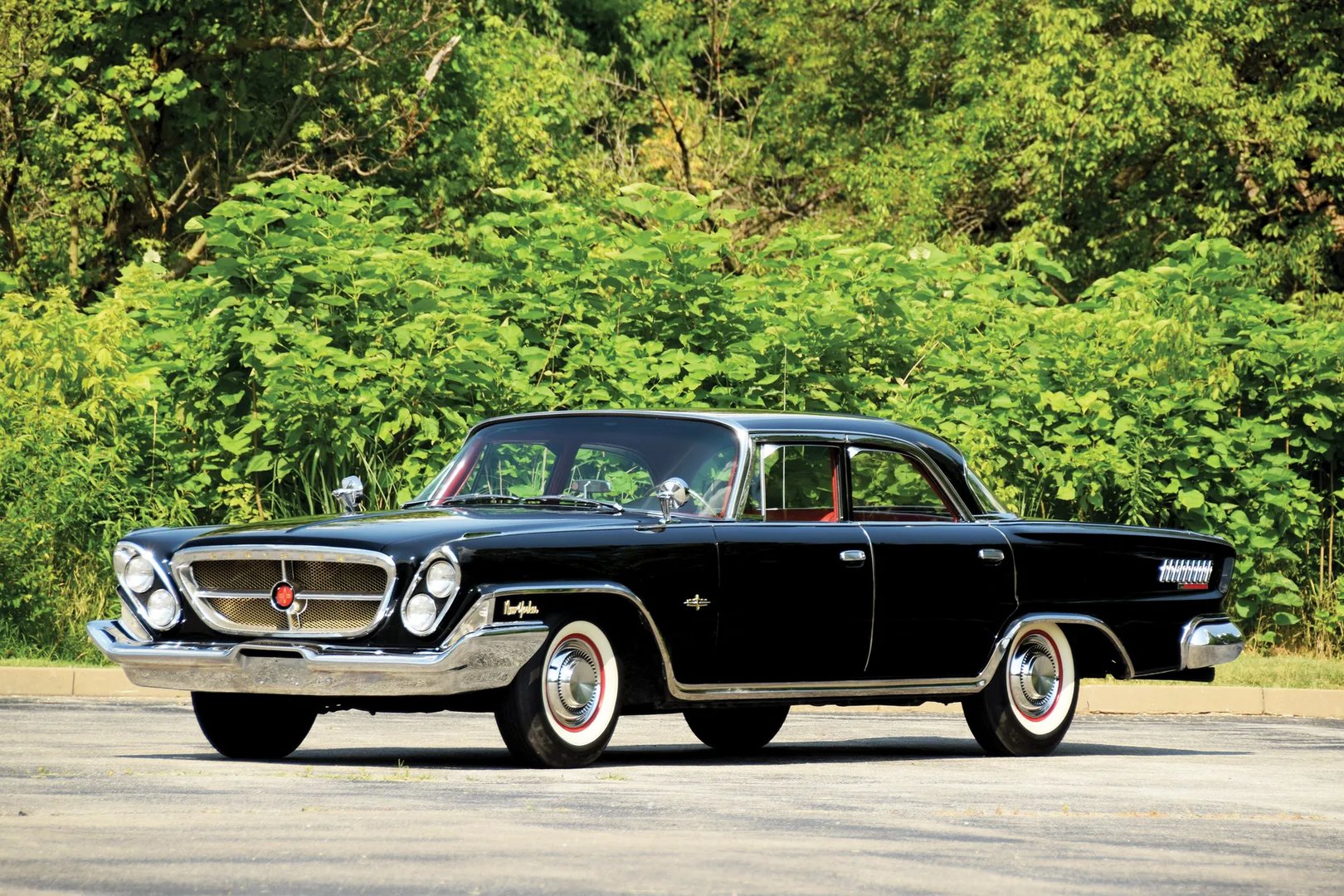 Chrysler_New_Yorker_6_generation__Sedan__6.jpg
