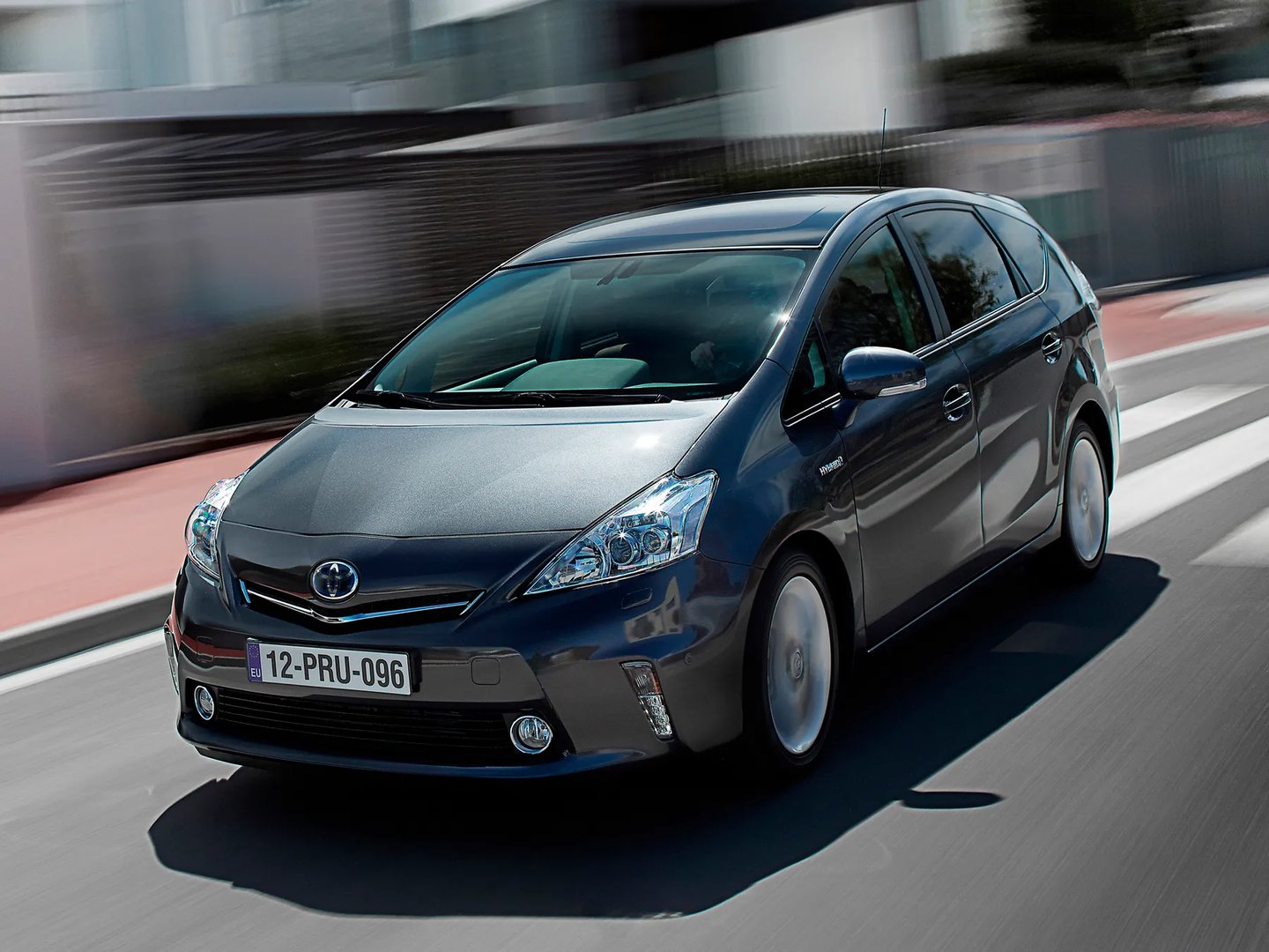 Toyota_Prius_Plus_1_generation__Estate_5-door__7.jpg