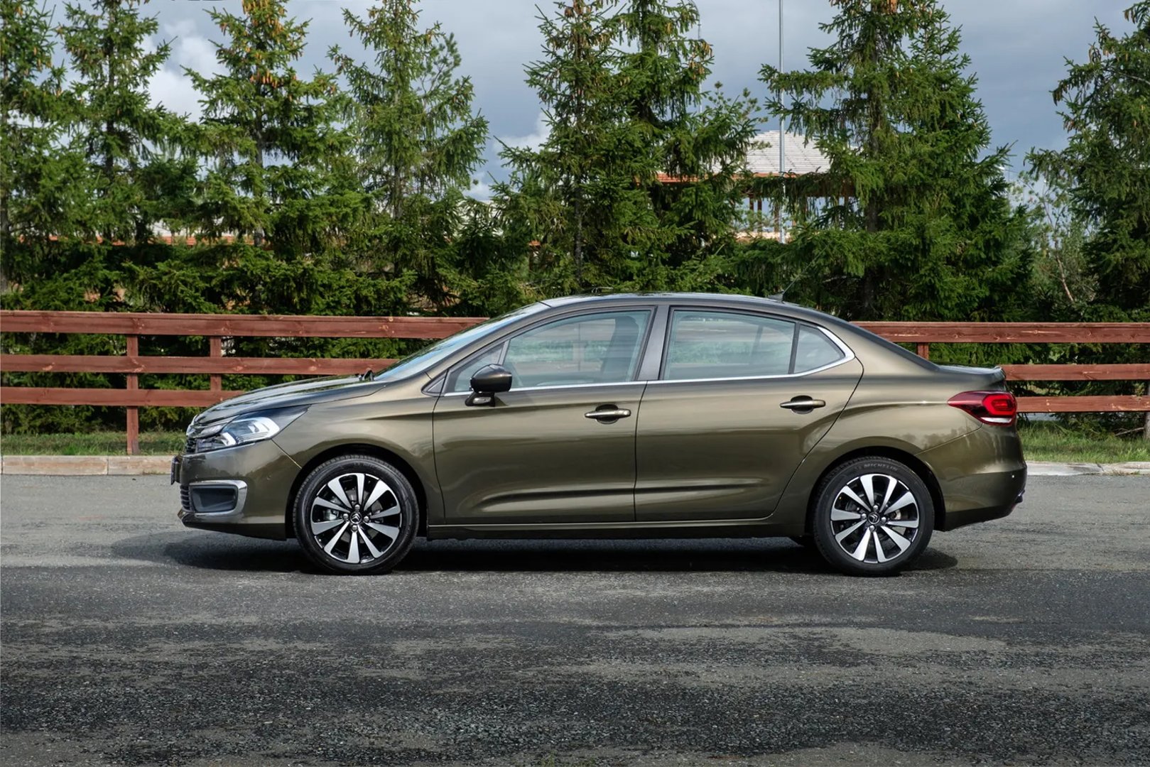 Citroen_C4_2_generation_restyling__Sedan__4.jpg
