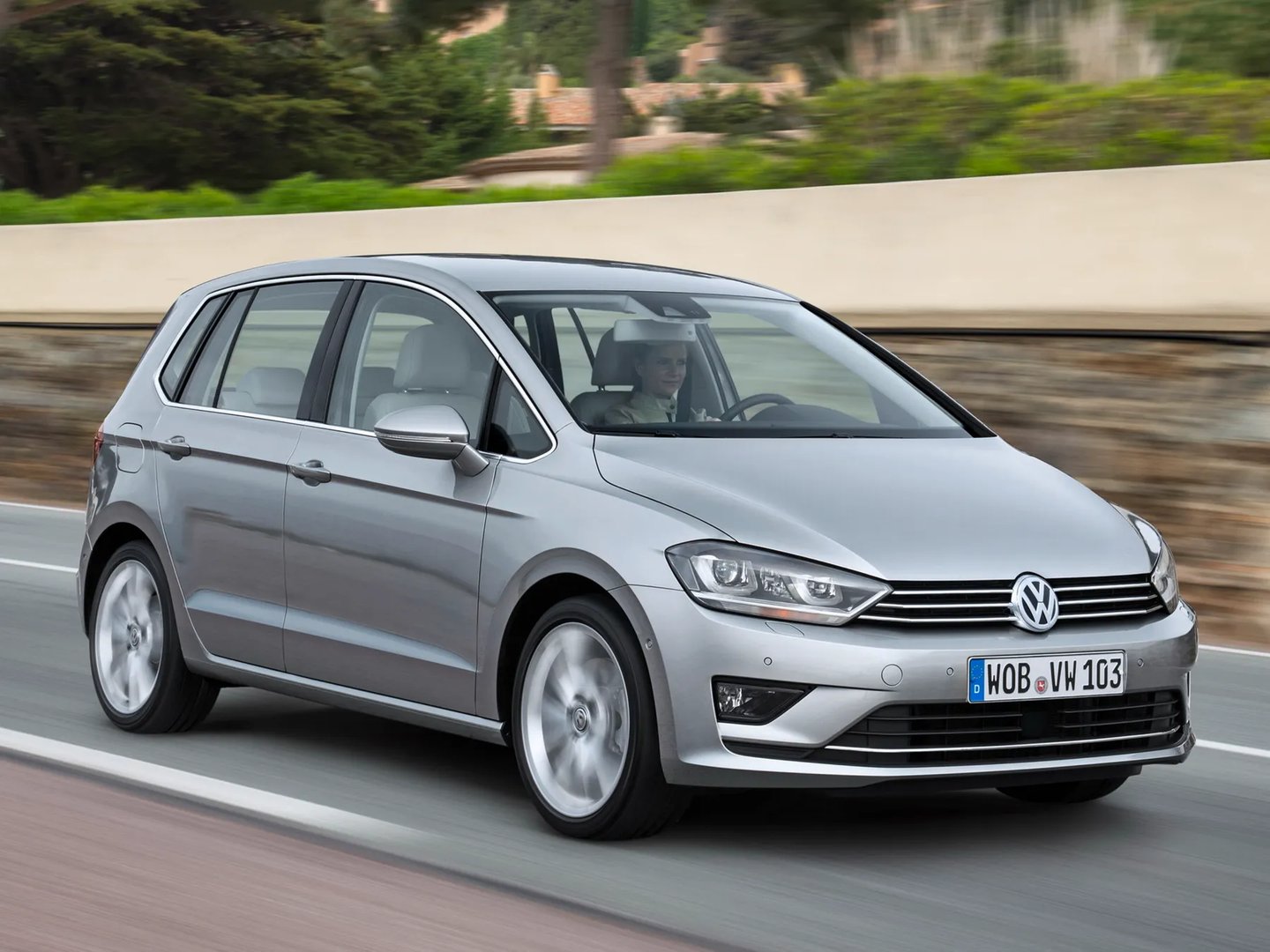 Volkswagen_Golf_Sportsvan_1_generation__Compact_Van__8.jpg
