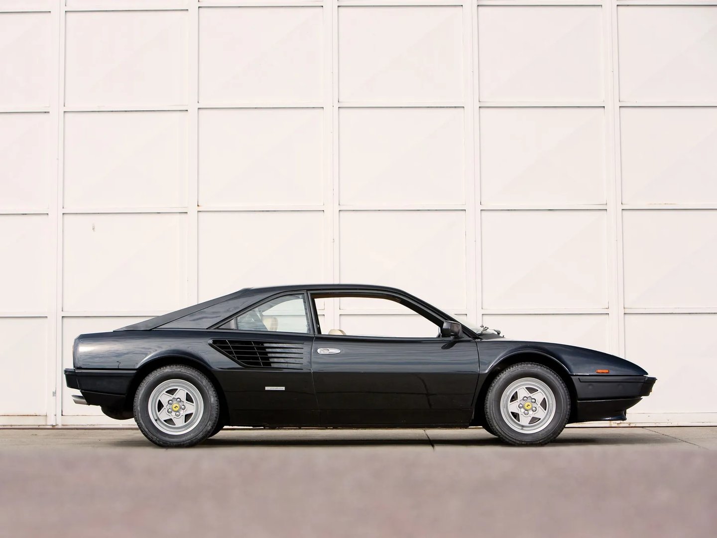 Ferrari_Mondial_1_generation__Coupe__9.jpg