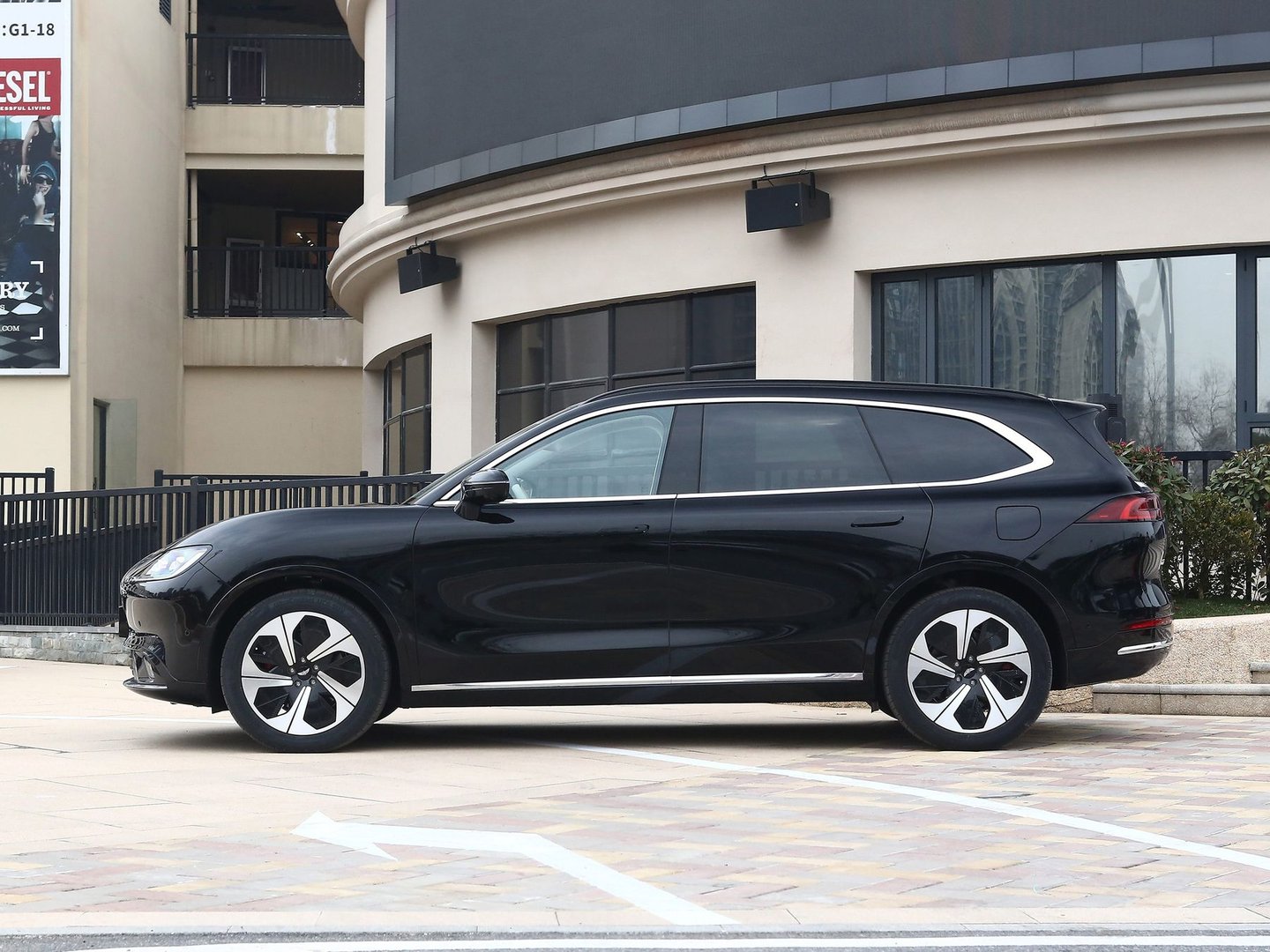rehigh_RH8_1_generation__SUV_5-doors__10.jpg