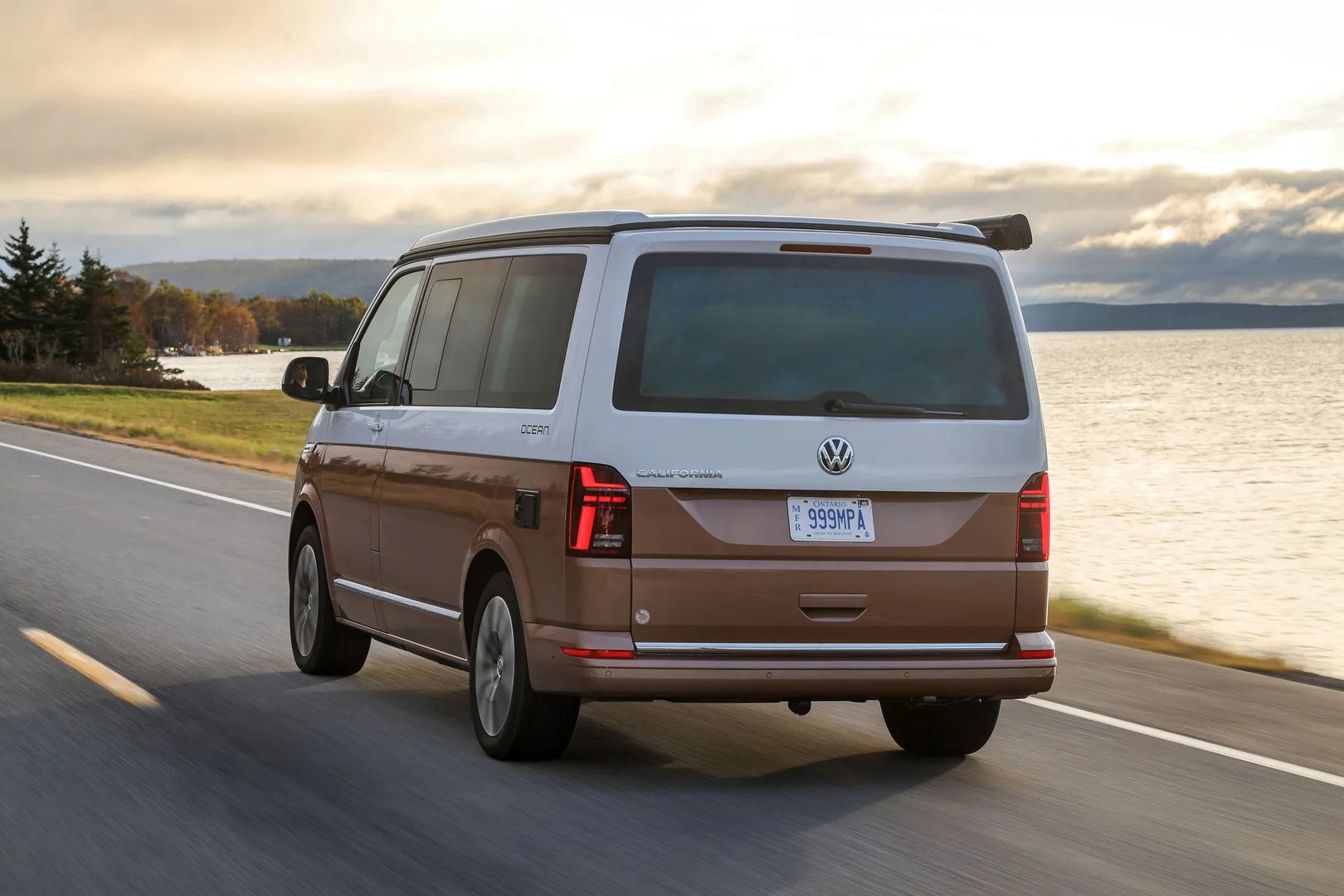 Volkswagen_California_6_generation_restyling__Minivan__4.jpg