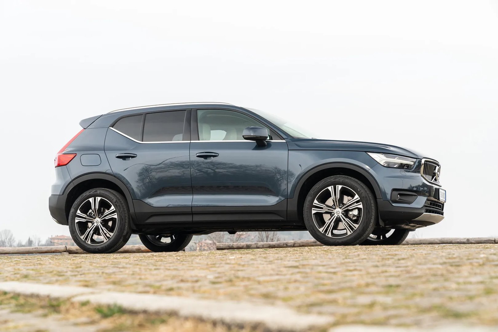 Volvo_XC40_1_generation__SUV_5-doors__11.jpg
