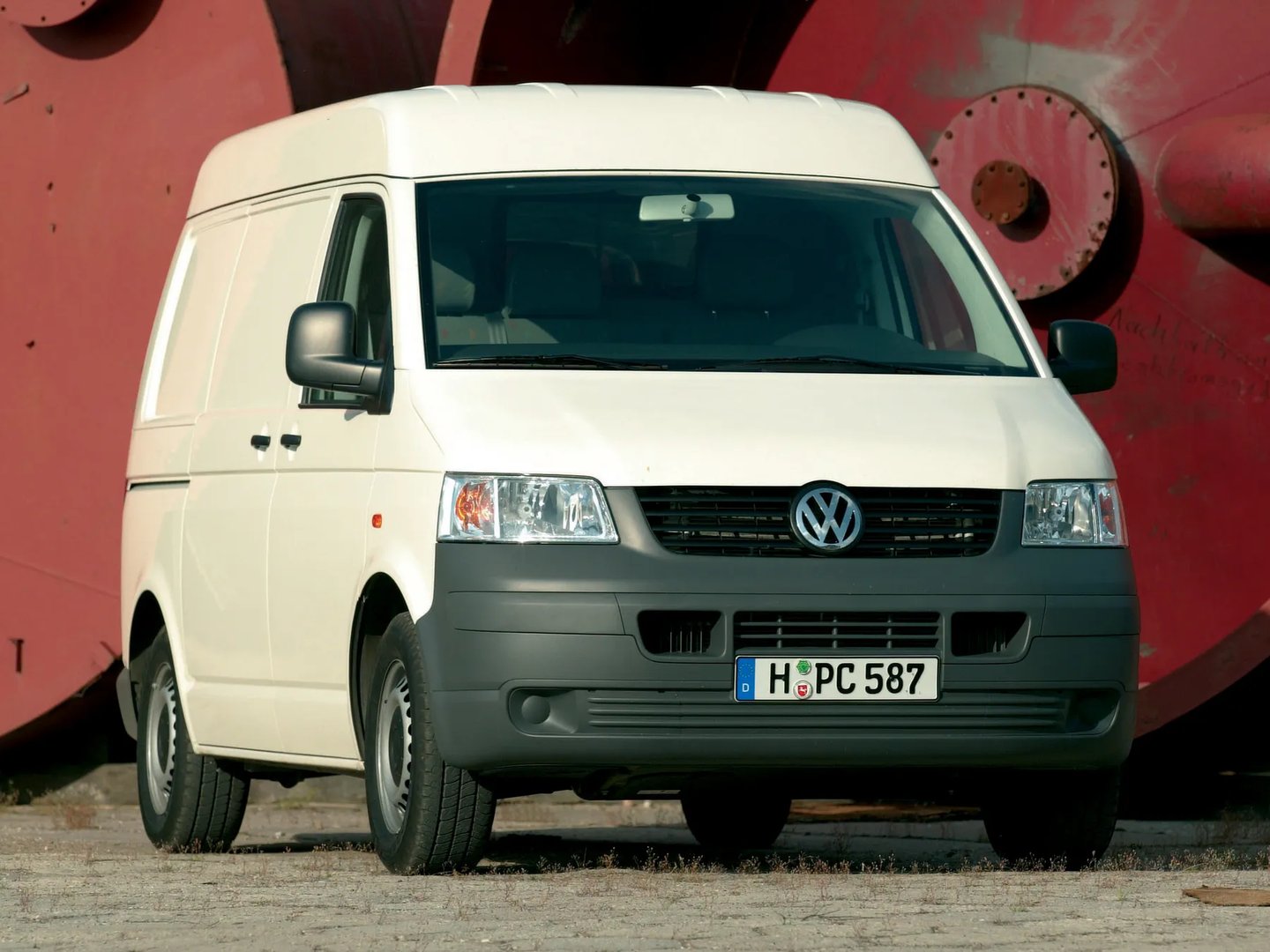 Volkswagen_Transporter_5_generation__Van__7.jpg