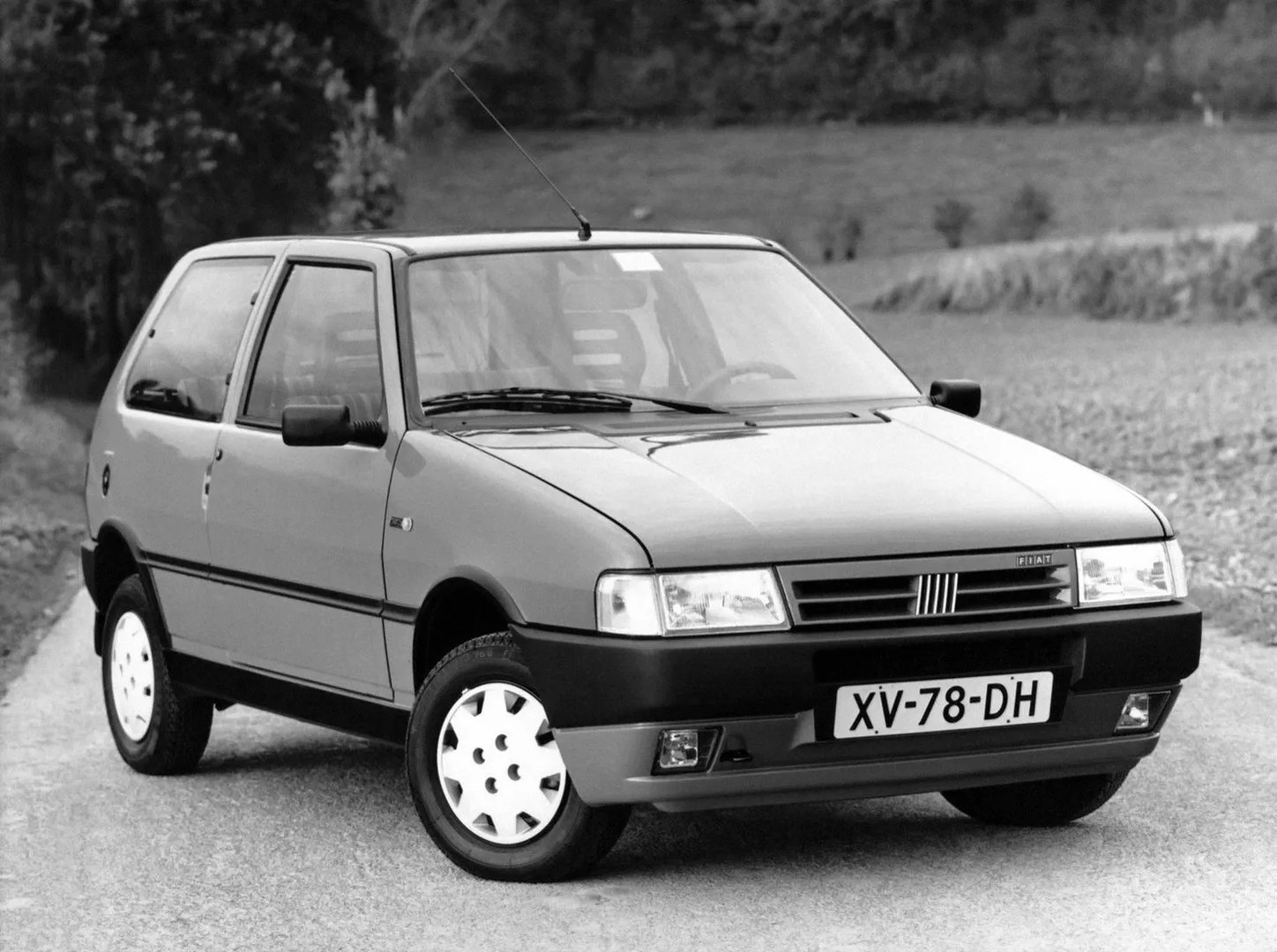 Fiat_Uno_1_generation_restyling__Mini_3-doors__4.jpg