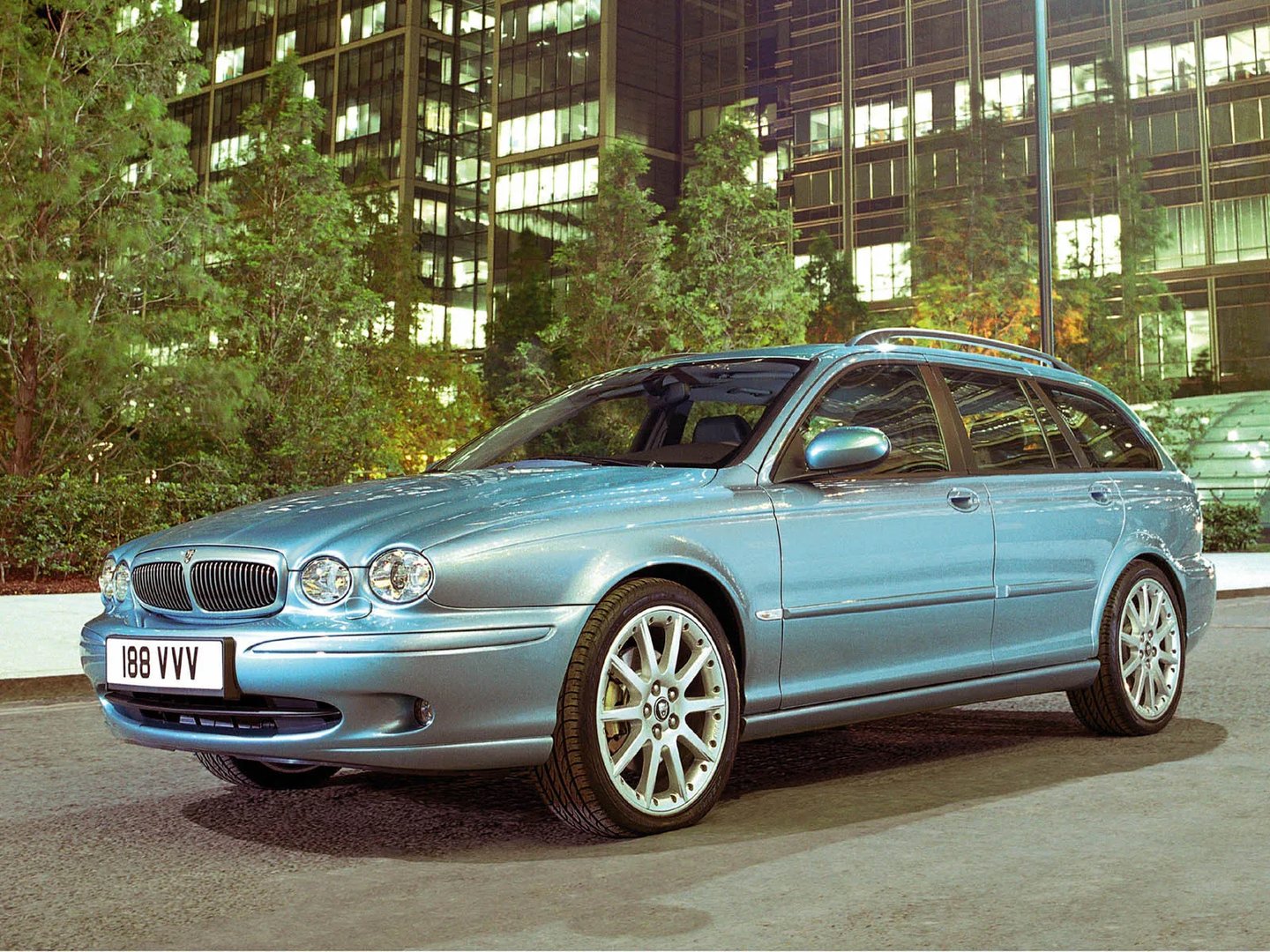 Jaguar_X-Type_1_generation__Estate_5-door__7.jpg