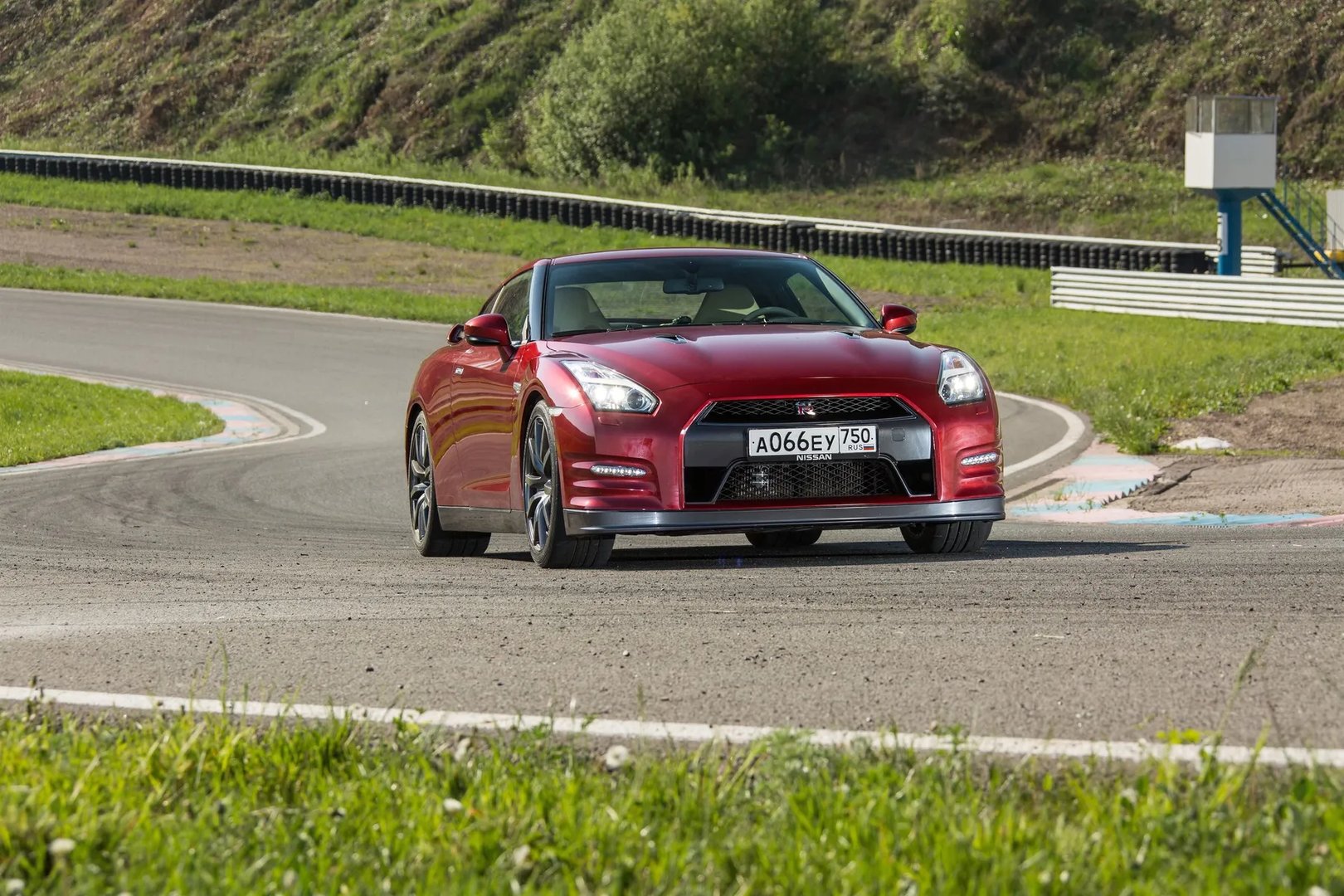 Nissan_GT-R_1_generation_restyling_2__Coupe__5.jpg