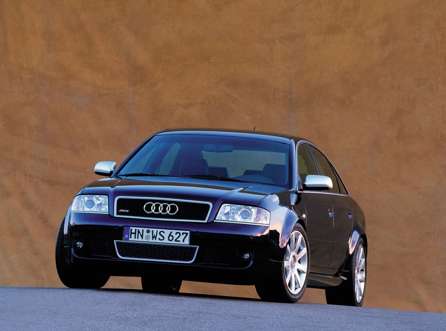 Audi_RS6_1_generation__Sedan__3.jpg