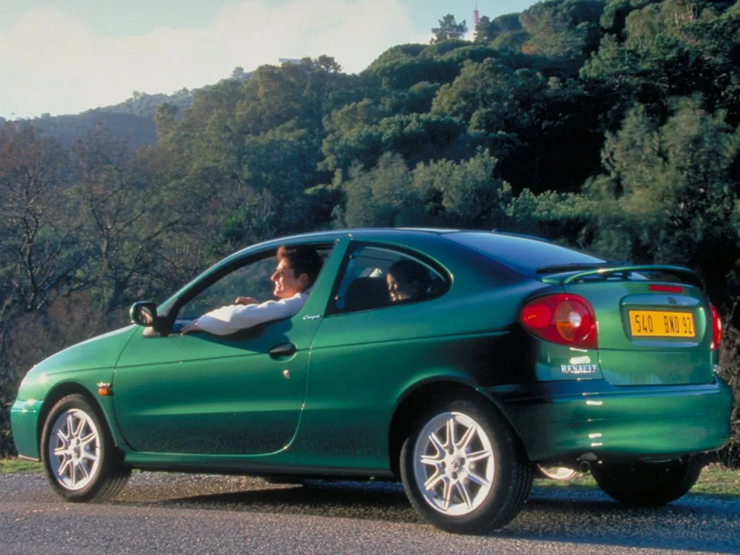 Renault_Megane_1_generation_restyling__Coupe__3.jpg