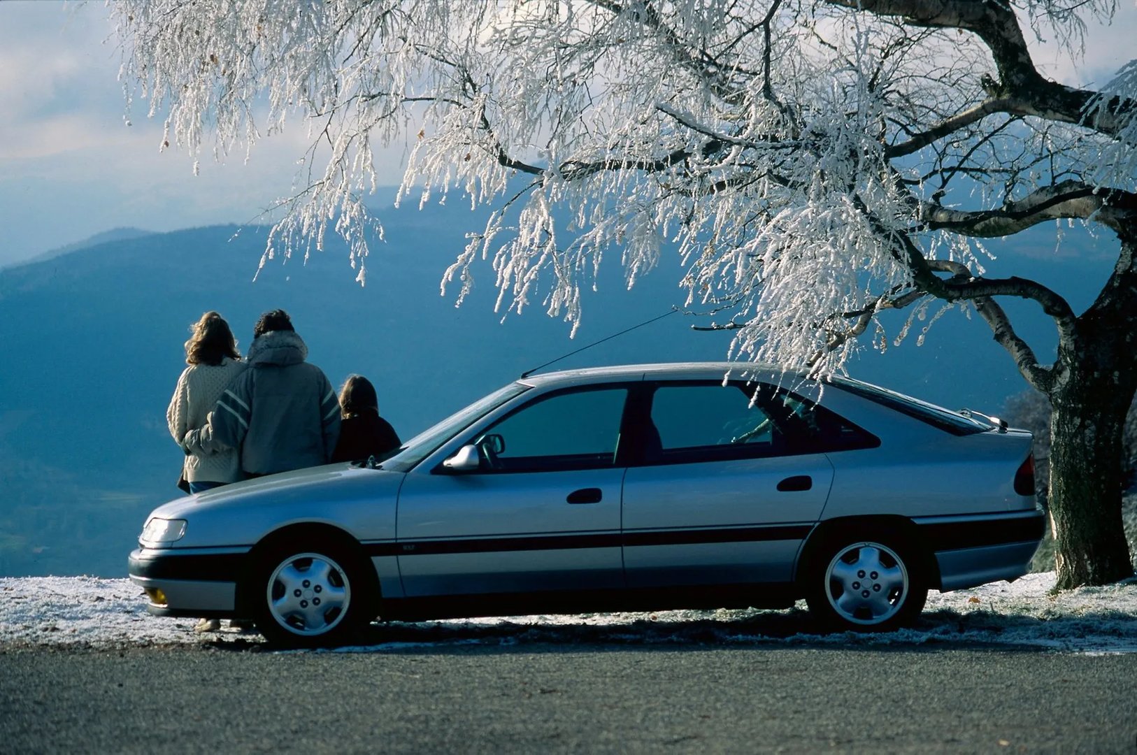 Renault_Safrane_1_generation__Hatchback_5-door__11.jpg