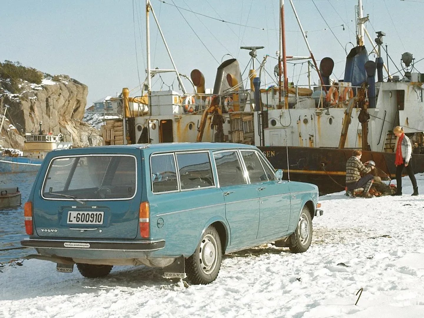 Volvo_140_Series_1_generation__Estate_5-door__4.jpg