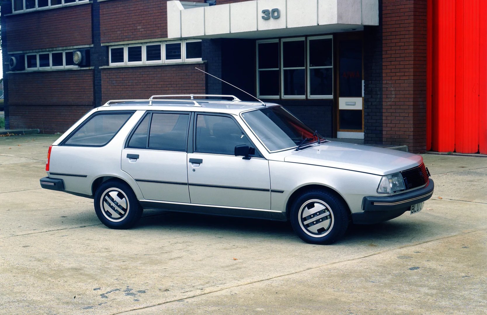 Renault_18_1_generation__Estate_5-door__9.jpg
