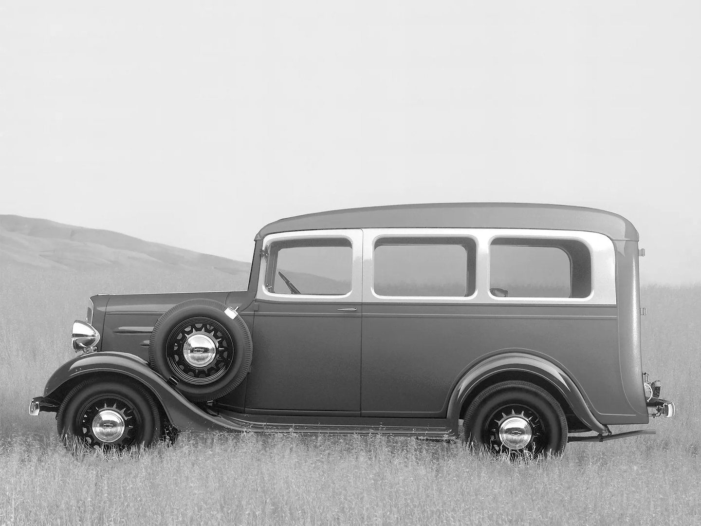 Chevrolet_Suburban_1_generation__Estate__2.jpg
