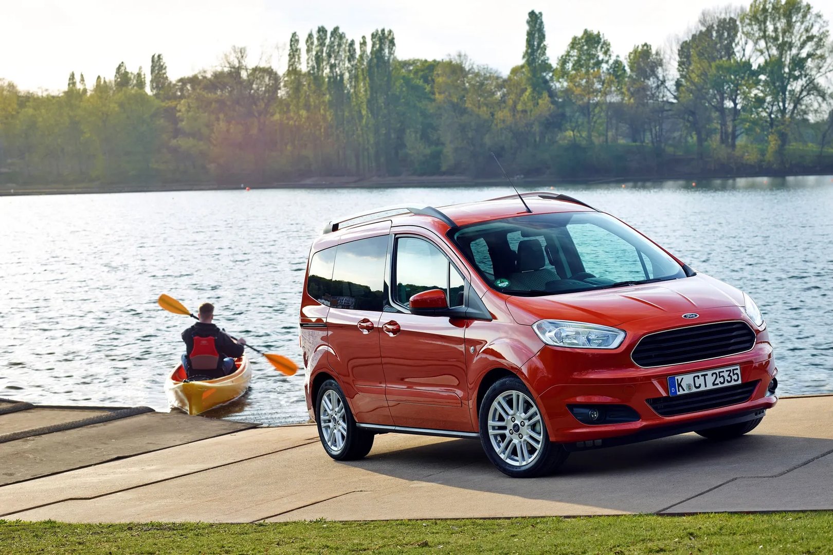 Ford_Tourneo_Courier_1_generation__Compact_Van__8.jpg