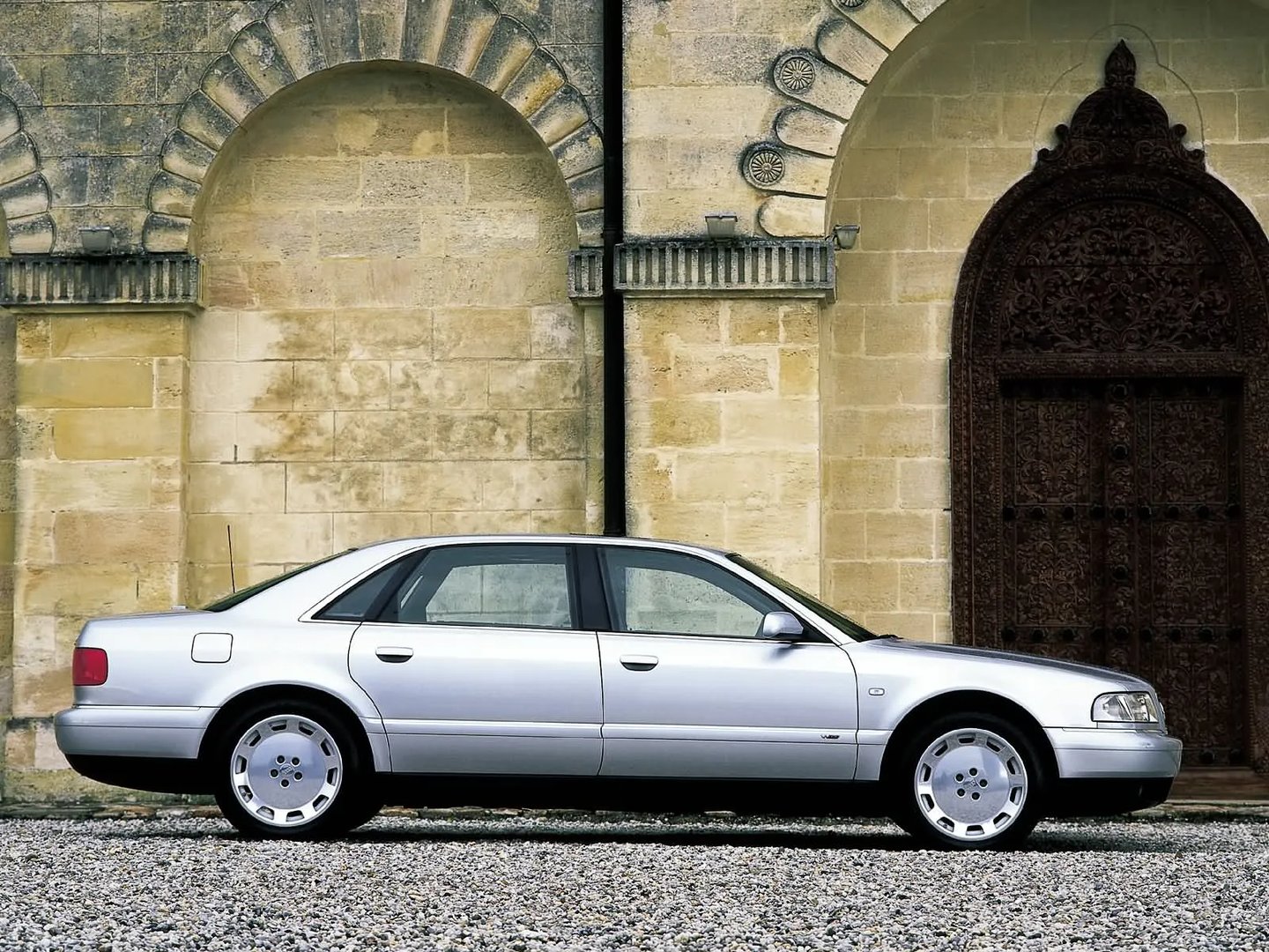 Audi_A8_1_generation_restyling__Sedan_Long__11.jpg