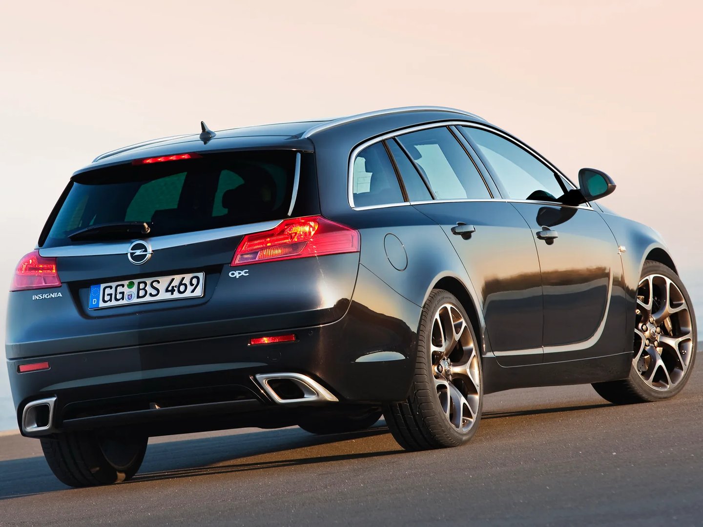 Opel_Insignia_OPC_1_generation__Estate_5-door__5.jpg
