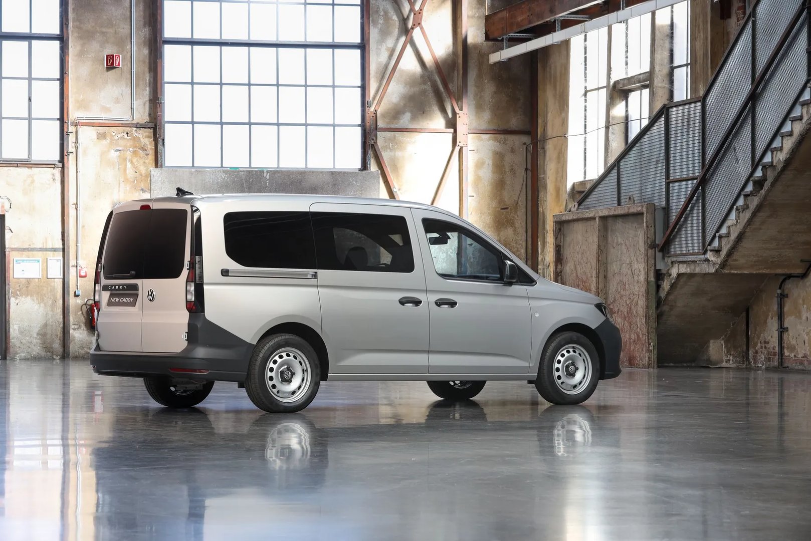 Volkswagen_Caddy_5_generation__Van_Long__1.jpg