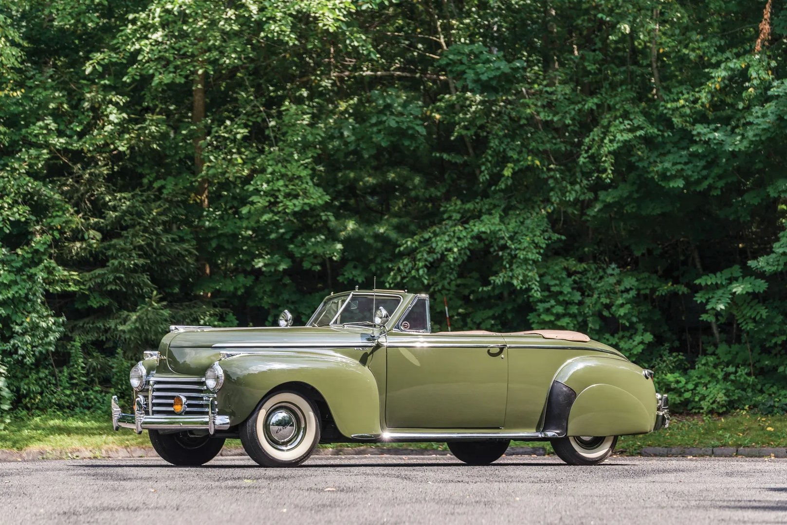Chrysler_New_Yorker_1_generation__Cabrio__5.jpg