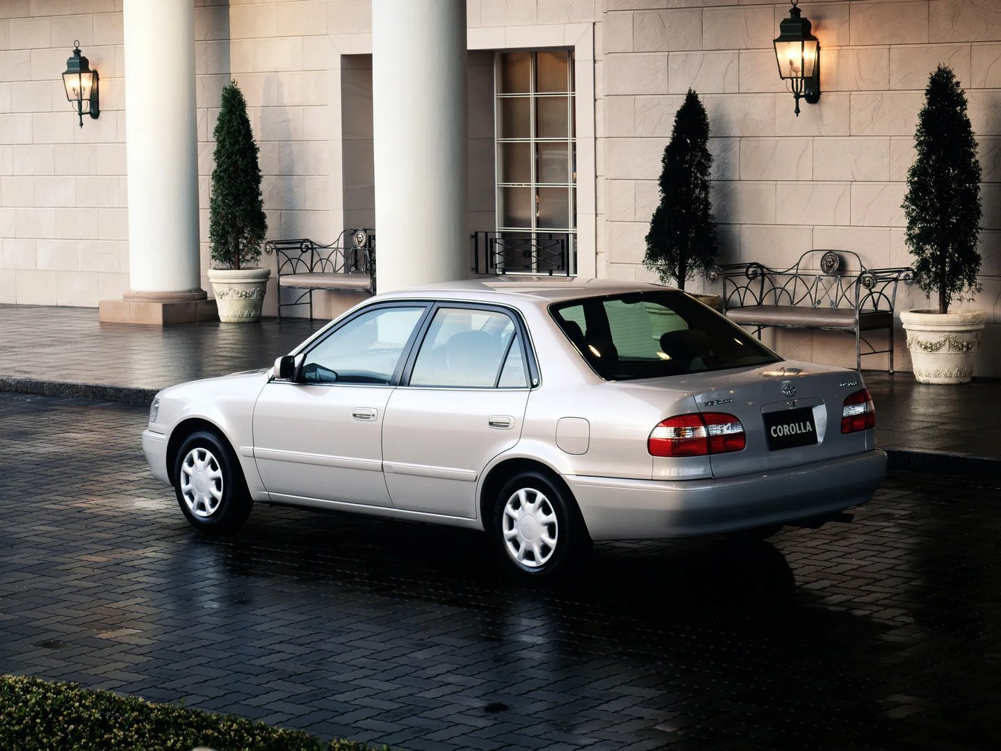 Toyota_Corolla_8_generation__Sedan__3.jpg