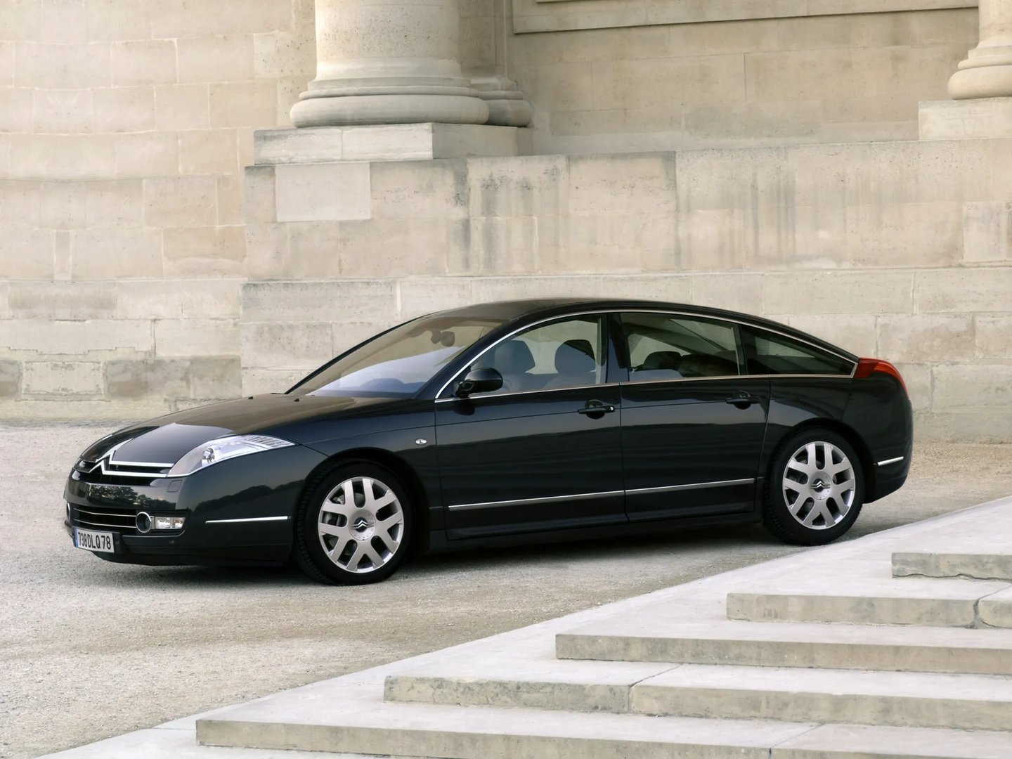 Citroen_C6_1_generation__Sedan__1.jpg