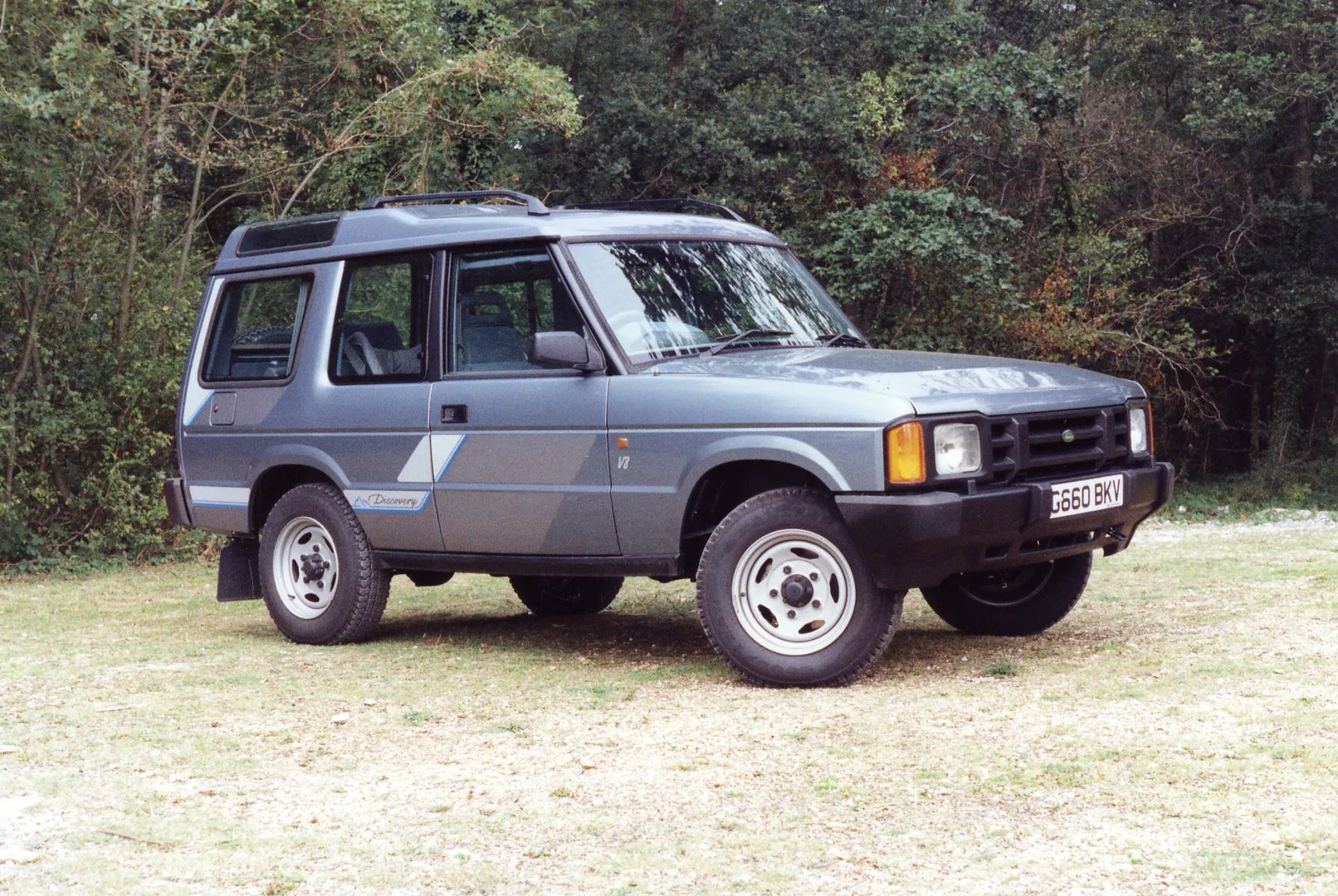 Land Rover_Discovery_1_generation__SUV_3-doors__2.jpg