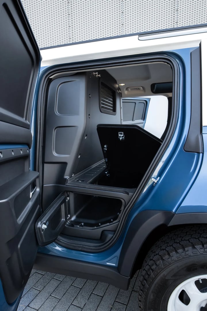 Land Rover_Defender_2_generation__SUV_3-doors__3.jpg
