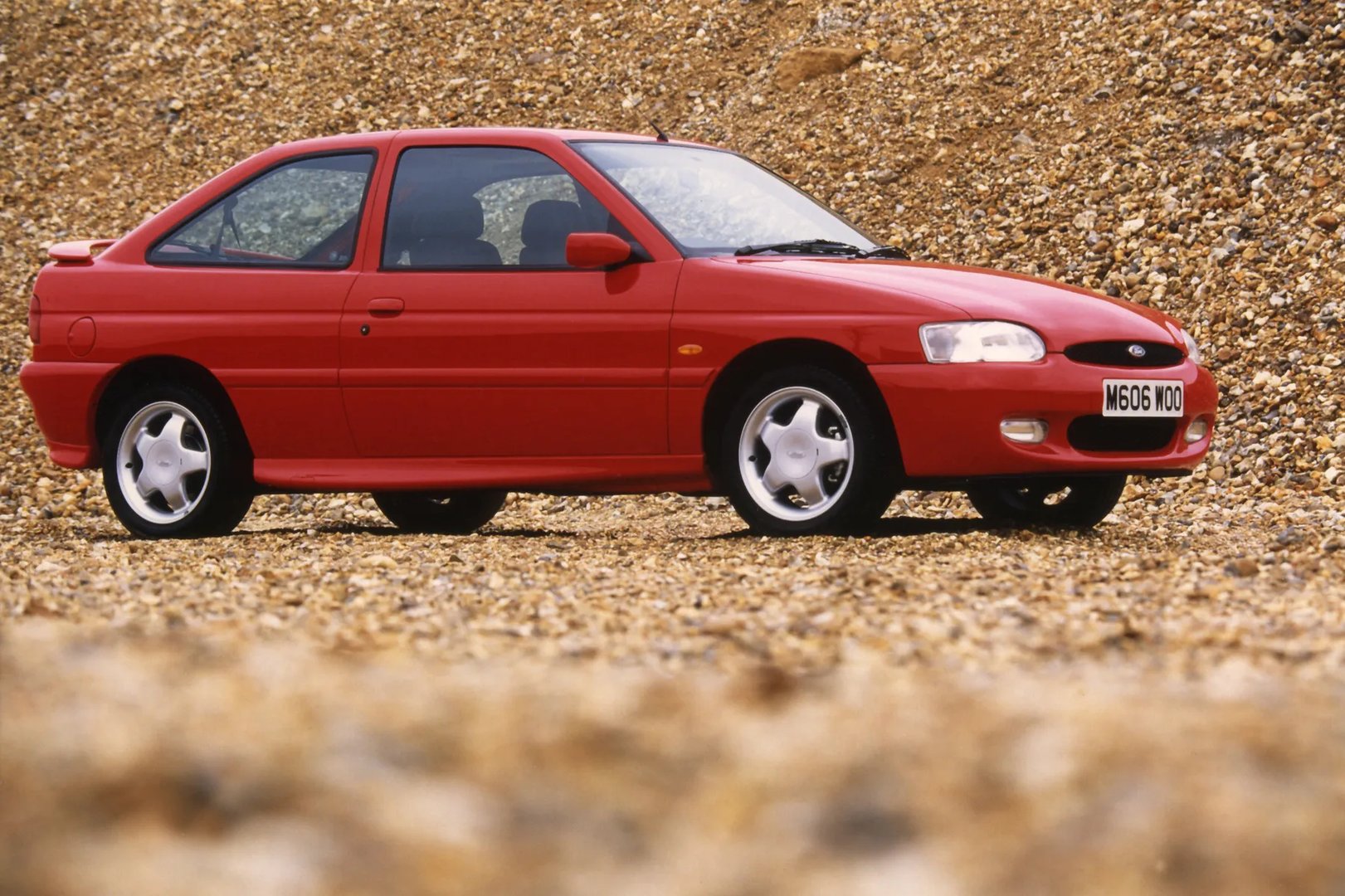 Ford_Escort_5_generation_restyling_2__Hatchback_3-door__4.jpg