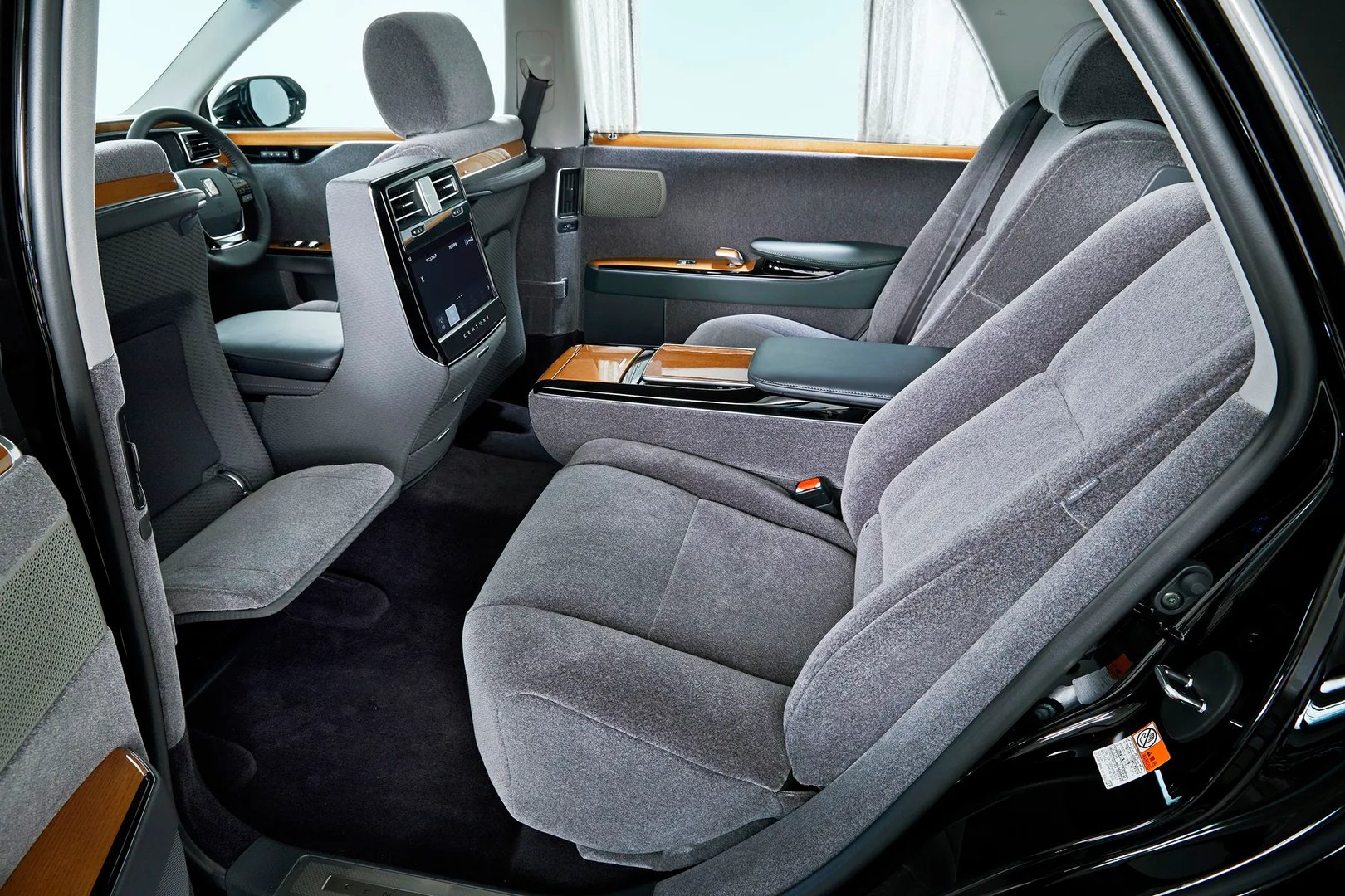 Toyota_Century_3_generation__Sedan__11.jpg