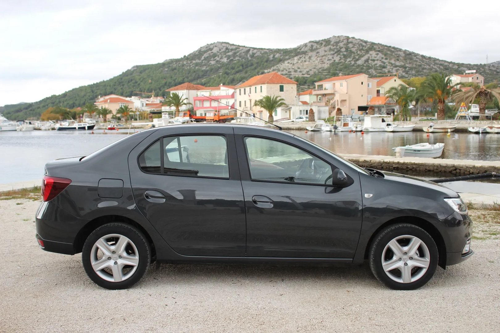 Dacia_Logan_2_generation_restyling__Sedan__3.jpg
