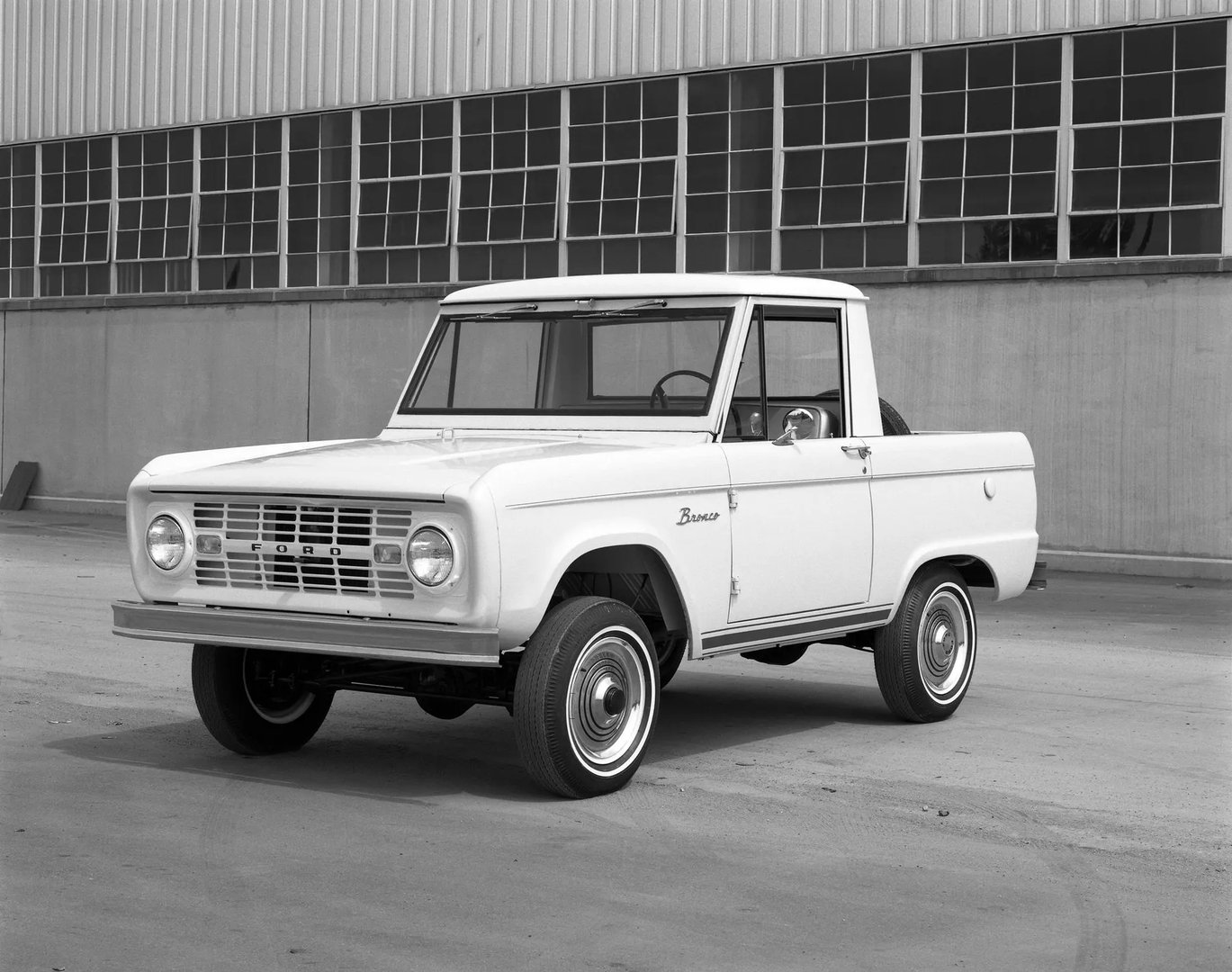 Ford_Bronco_1_generation__Pickup__5.jpg