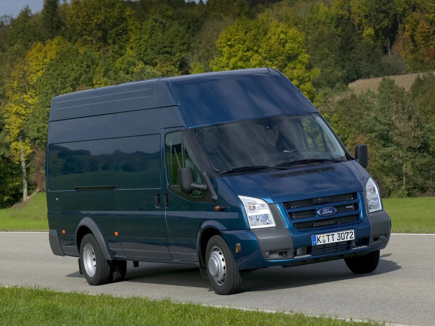 Ford_Transit_3_generation_restyling__Van_Long__2.jpg