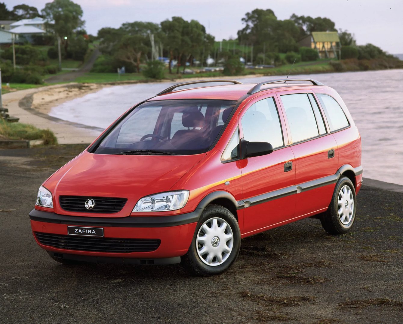 Holden_Zafira_1_generation__Compact_Van__1.jpg