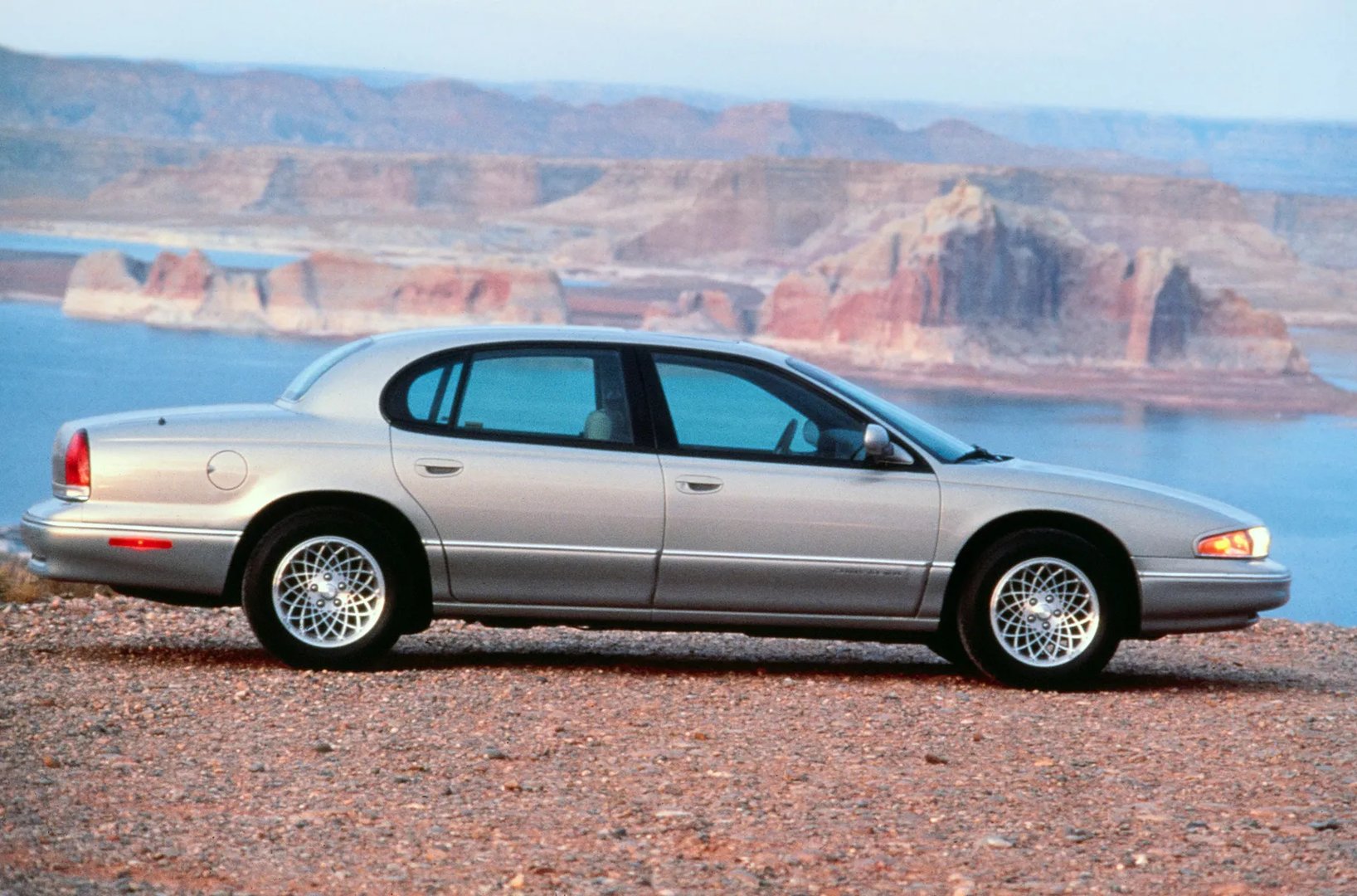 Chrysler_New_Yorker_14_generation__Sedan__2.jpg
