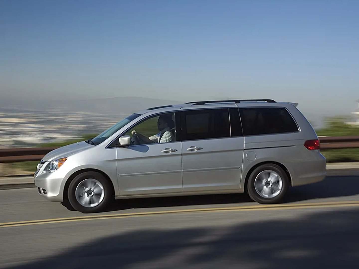 Honda_Odyssey_(USA)_3_generation__Minivan__5.jpg