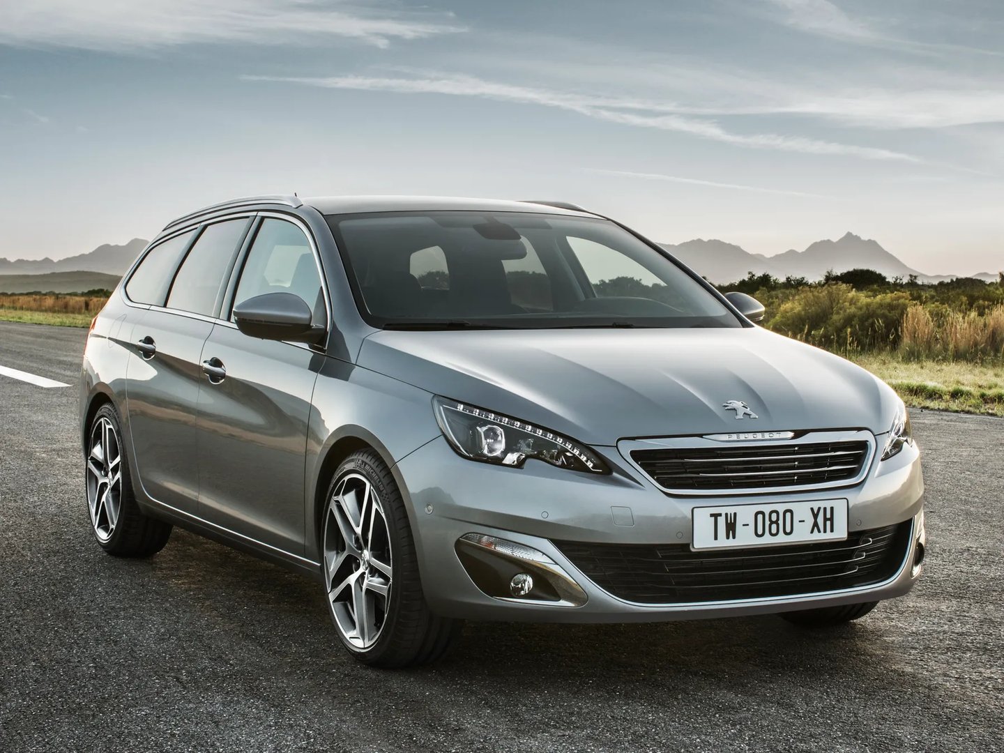 Peugeot_308_2_generation__Estate_5-door__11.jpg
