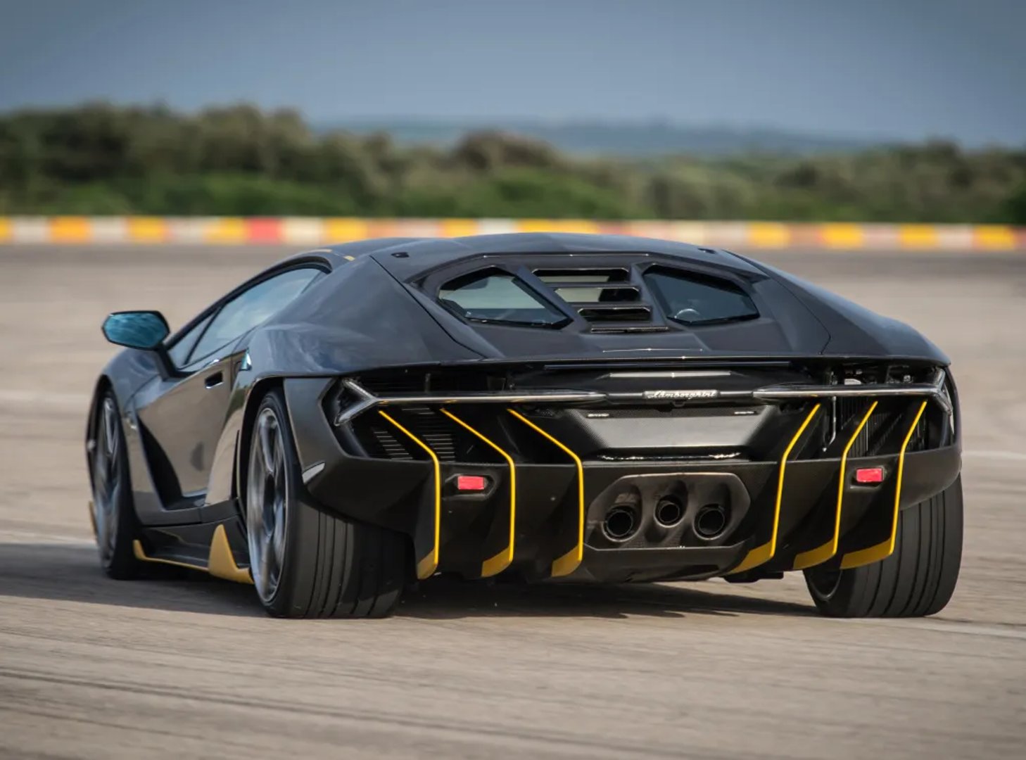 Lamborghini_Centenario_1_generation__Coupe__2.jpg