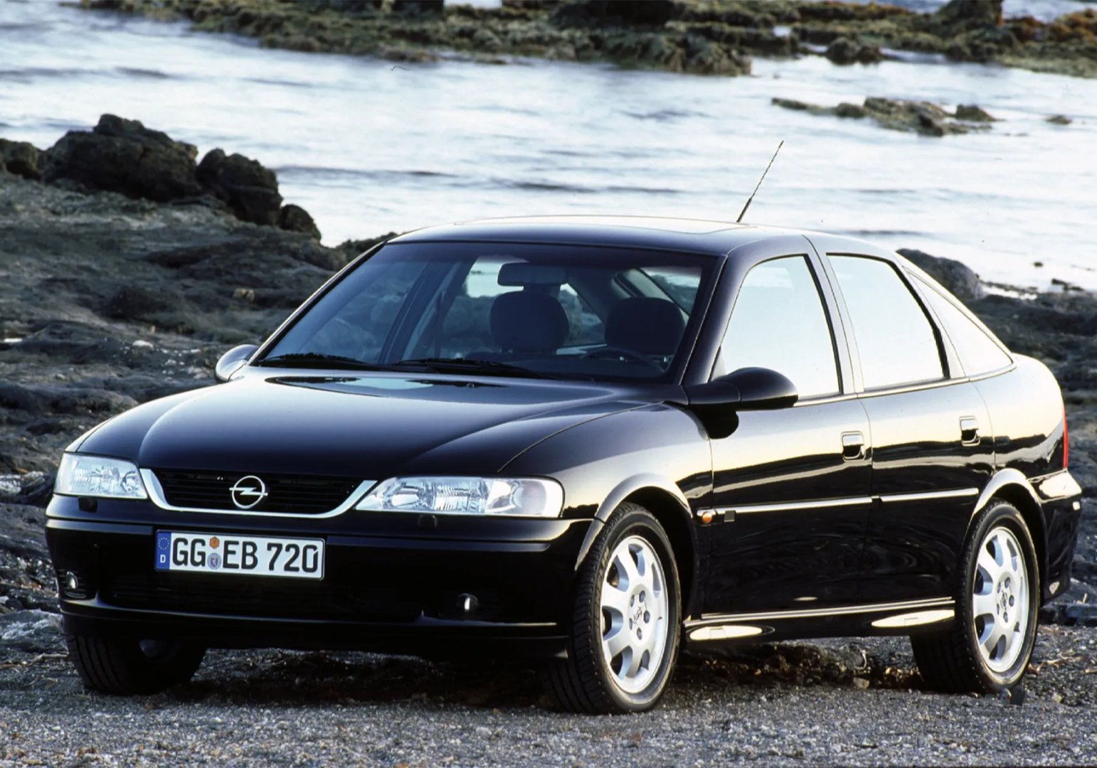Opel_Vectra_2_generation_restyling__Liftback__8.jpg