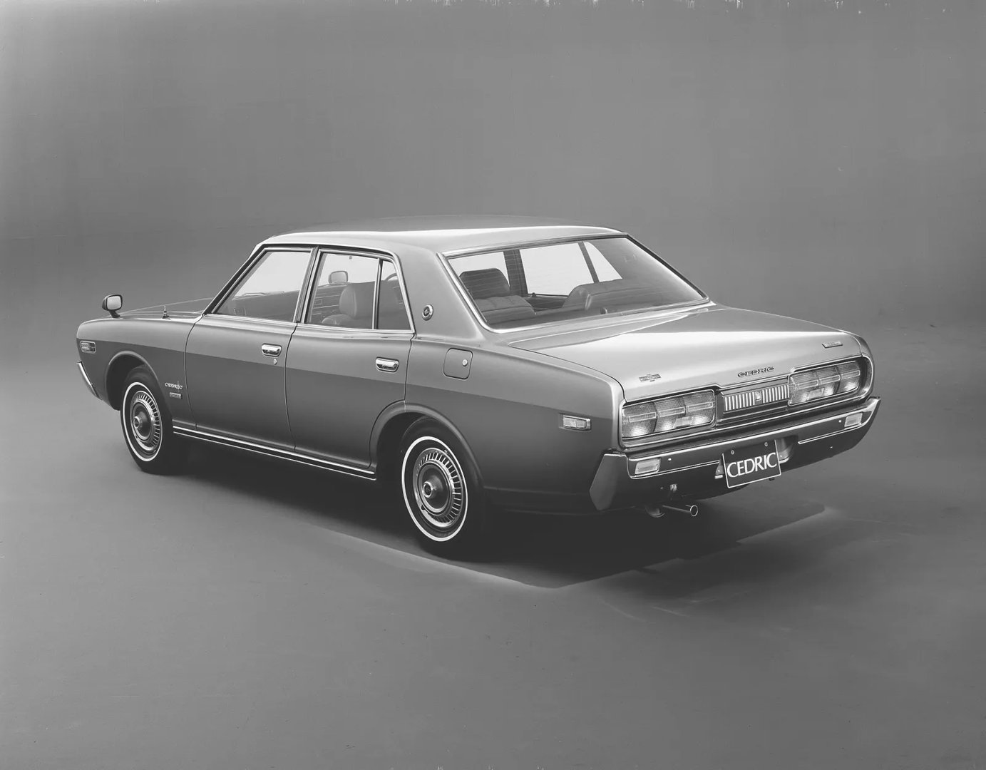 Nissan_Cedric_3_generation__Sedan__5.jpg