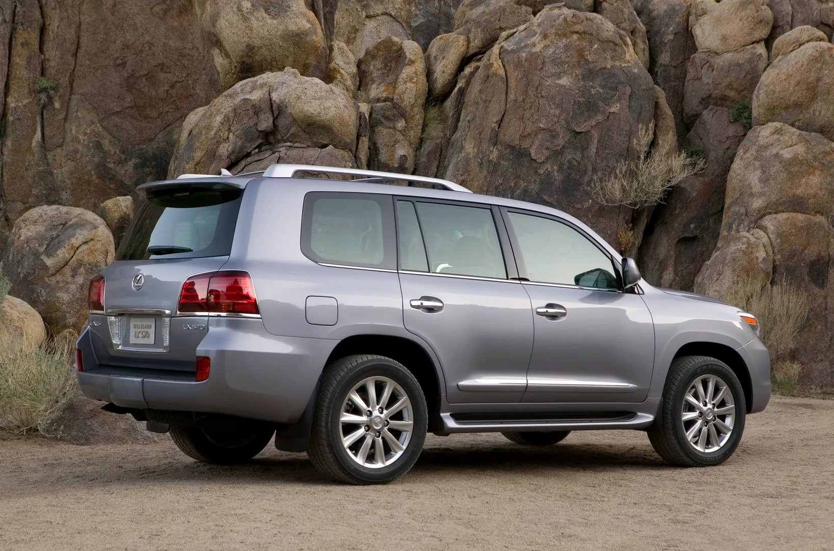 Lexus_LX_3_generation__SUV_5-doors__9.jpg