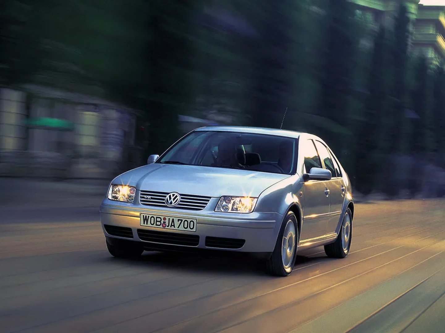 Volkswagen_Bora_1_generation__Sedan__8.jpg