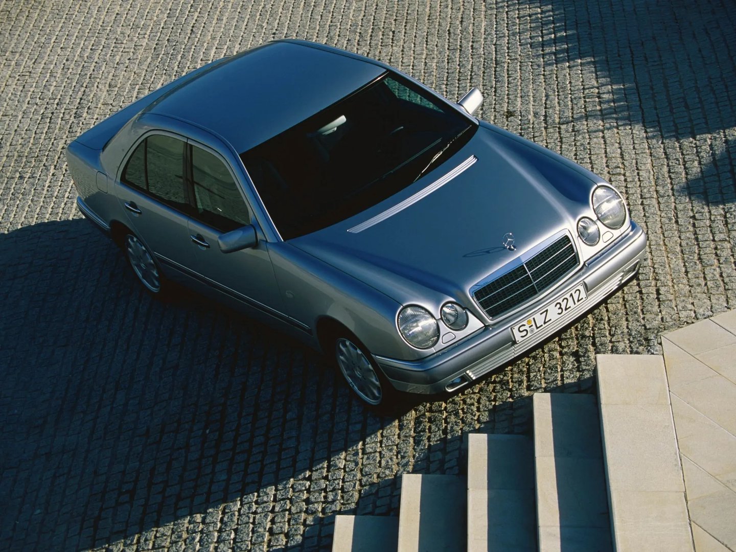 Mercedes_E-Class_2_generation__Sedan__10.jpg