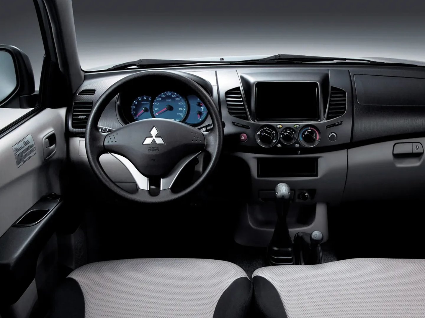 Mitsubishi_L200_4_generation__Pickup_single-cab__7.jpg