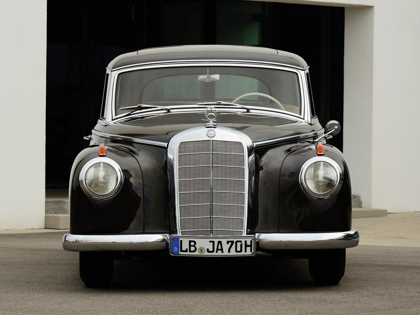 Mercedes_W186_1_generation__Sedan__11.jpg